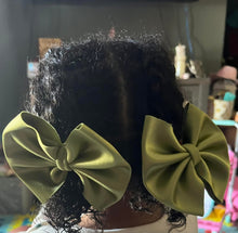 Load image into Gallery viewer, Olive satin
